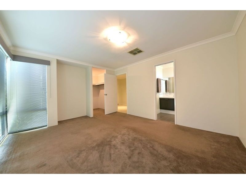 9 Kansas Lane, Hocking WA 6065