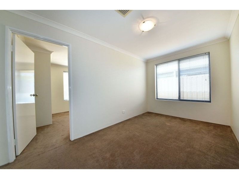 9 Kansas Lane, Hocking WA 6065