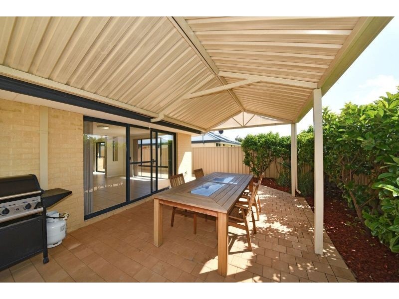 9 Kansas Lane, Hocking WA 6065