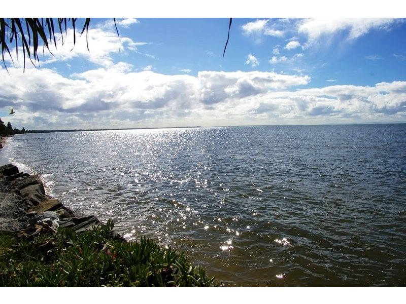 17 Biggs Avenue, Beachmere QLD 4510