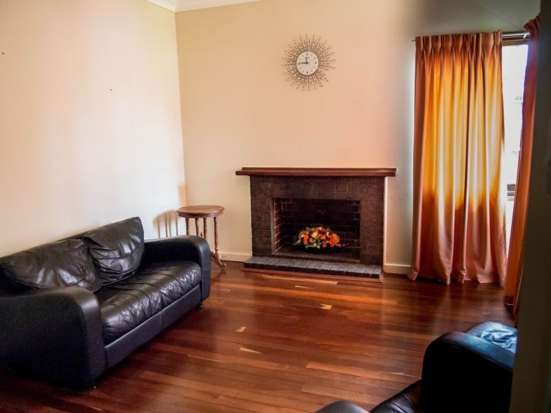 26 Barnsley Street, Queens Park WA 6107