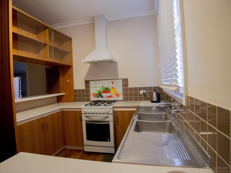 26 Barnsley Street, Queens Park WA 6107