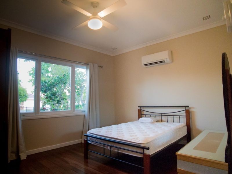26 Barnsley Street, Queens Park WA 6107