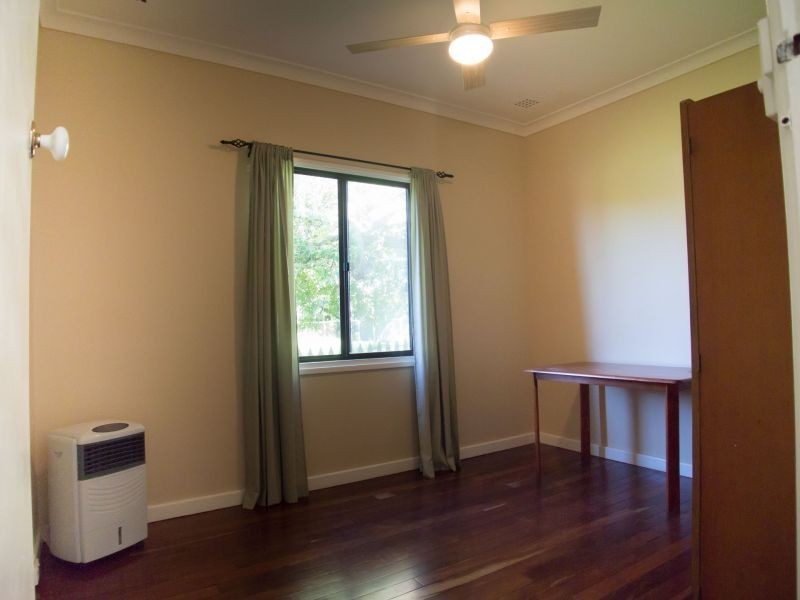 26 Barnsley Street, Queens Park WA 6107