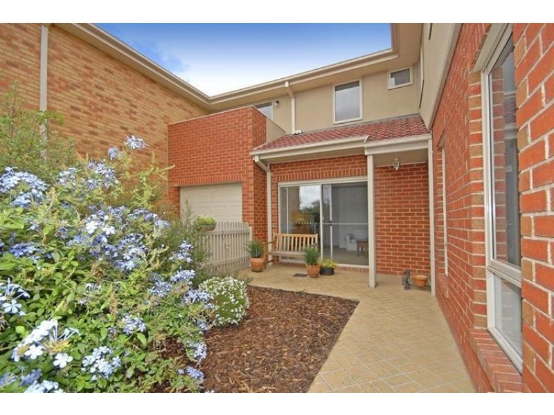 6/2 Mckelvie Court, Glen Waverley VIC 3150