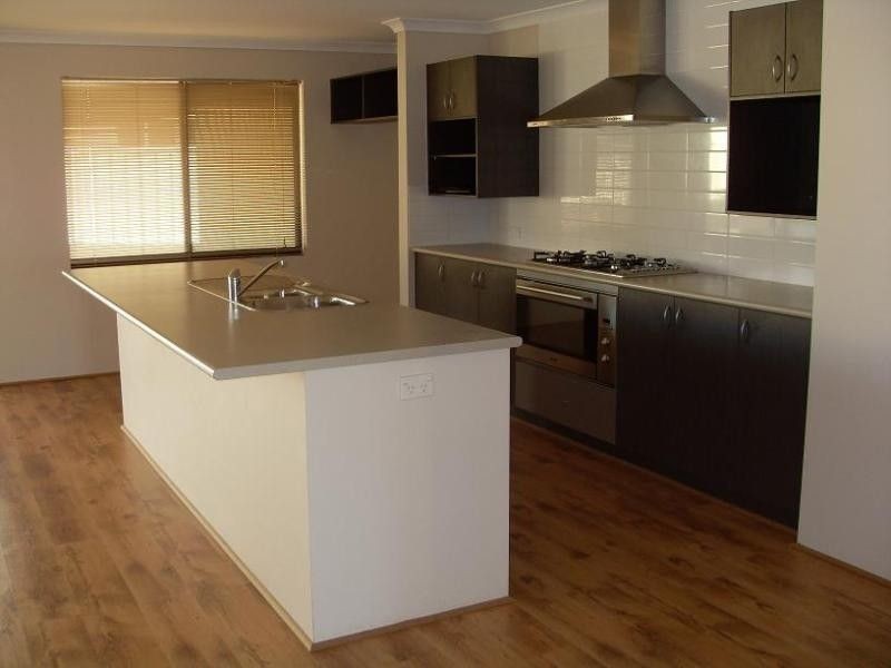 1 Raynor Promenade, Lakelands WA 6180