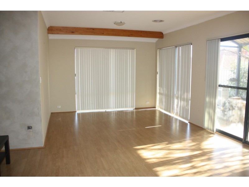 106 East Road, Pearsall WA 6065