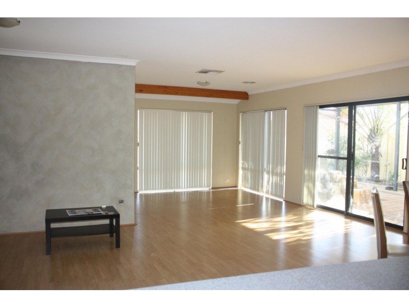 106 East Road, Pearsall WA 6065