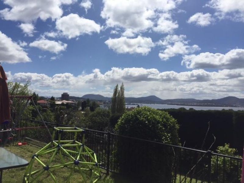 8 Red Knights Road, Sandy Bay TAS 7005