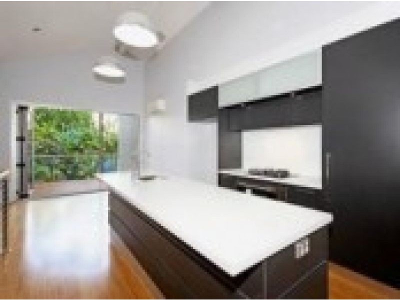 2/10 Highlands Street, Albion QLD 4010