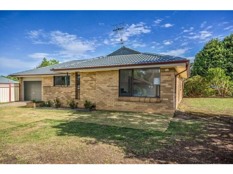 2 Gleneagle Parade, North Nowra NSW 2541