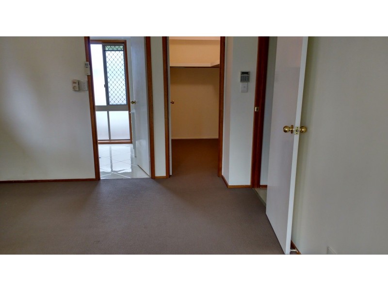 3 Tangmere St, Chapel Hill QLD 4069