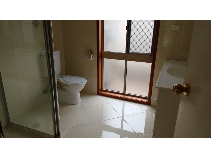3 Tangmere St, Chapel Hill QLD 4069