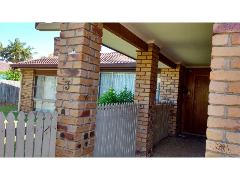 3 Tangmere St, Chapel Hill QLD 4069