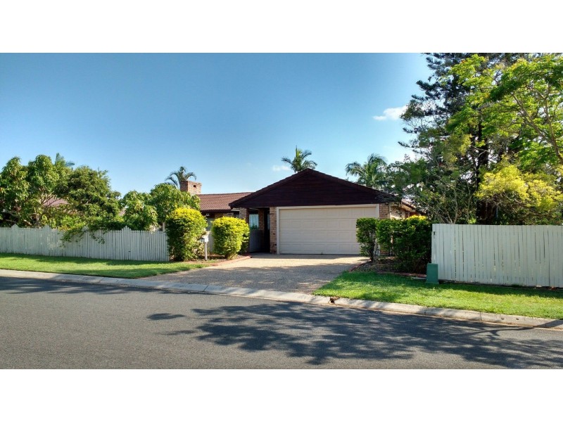 3 Tangmere St, Chapel Hill QLD 4069