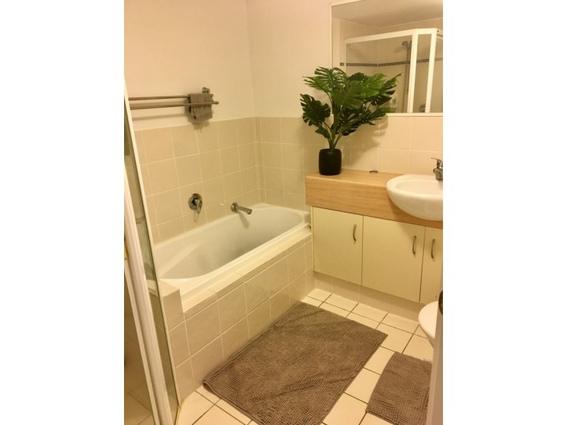 11/24 Slatyer Avenue, Bundall QLD 4217