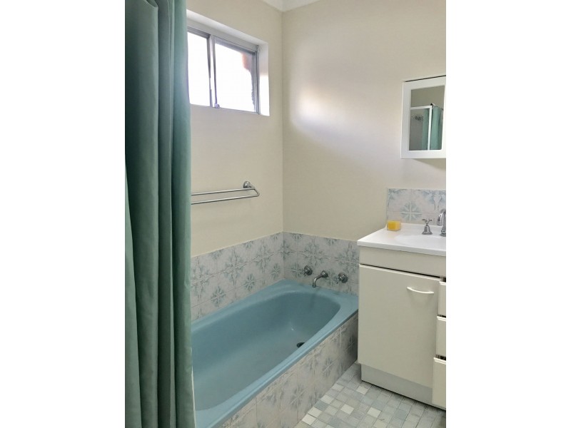 15 Ashburton Dr, Gosnells WA 6110