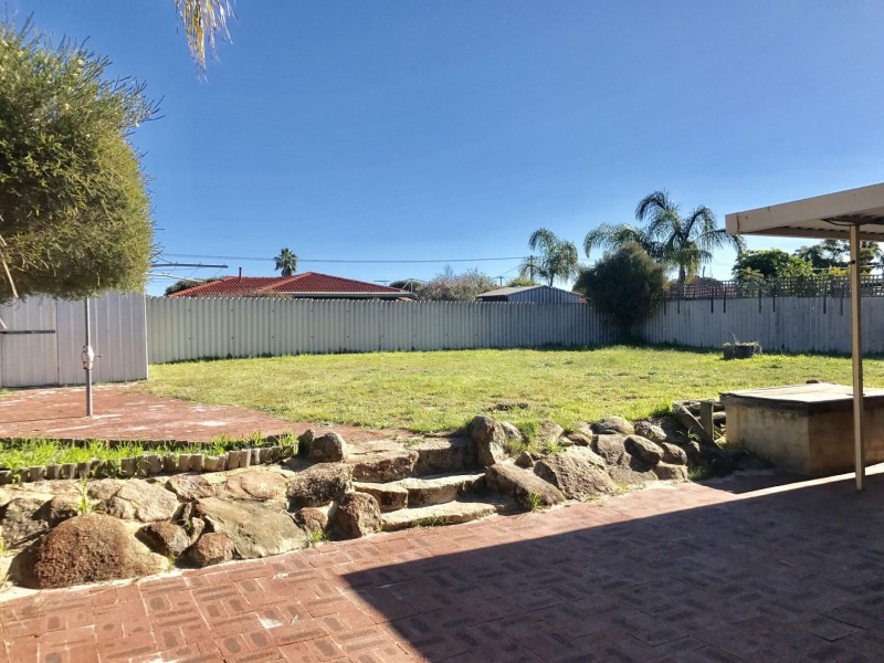 15 Ashburton Dr, Gosnells WA 6110