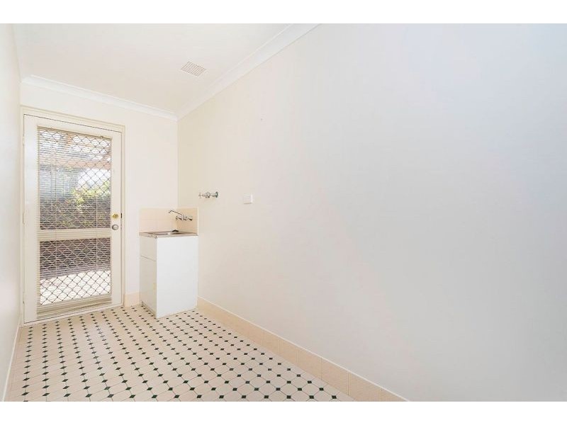 1/12 Villiers St, Yokine WA 6060