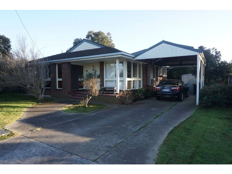 12 Carinza Ave, Altona Meadows VIC 3028