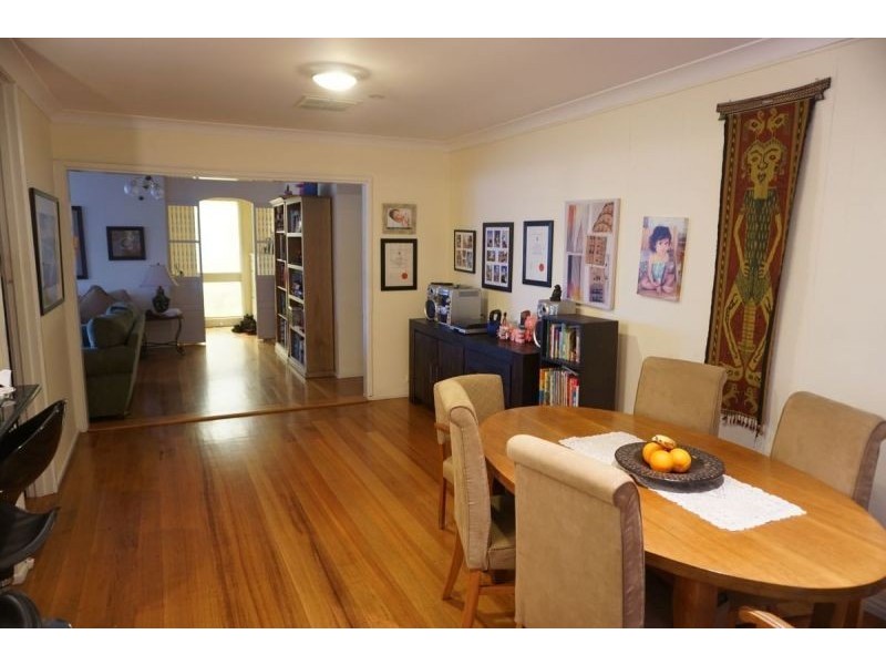 12 Carinza Ave, Altona Meadows VIC 3028