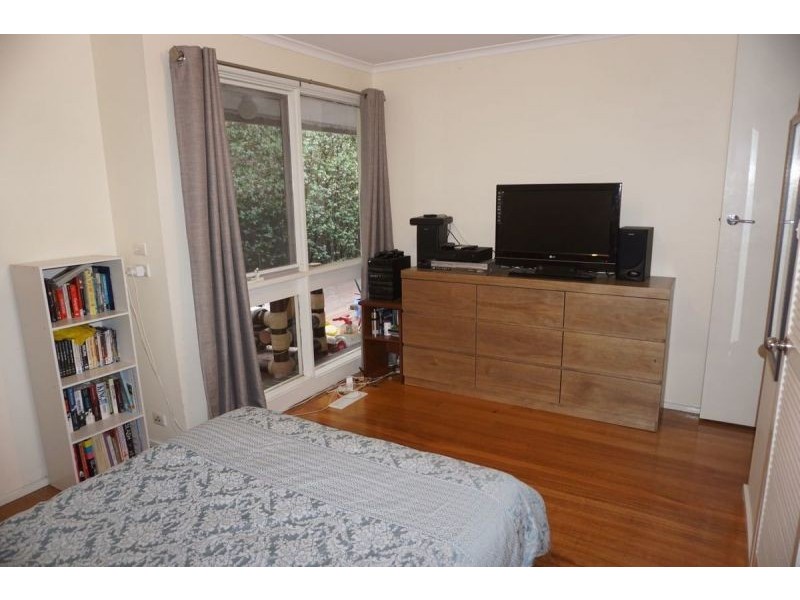 12 Carinza Ave, Altona Meadows VIC 3028