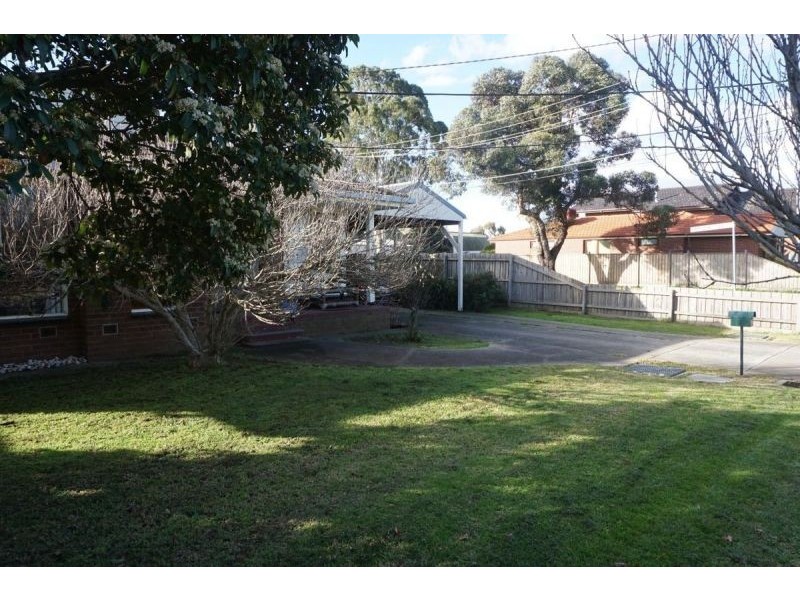 12 Carinza Ave, Altona Meadows VIC 3028