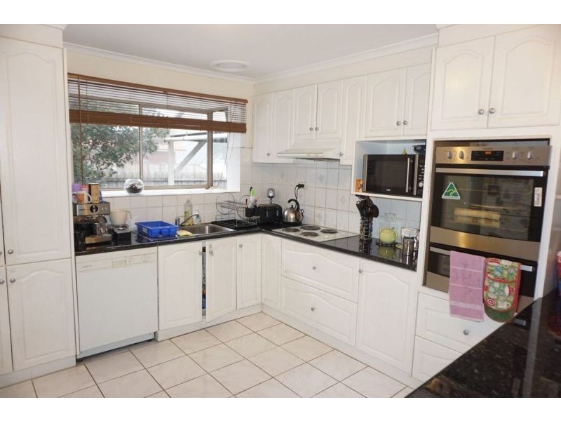 12 Carinza Ave, Altona Meadows VIC 3028