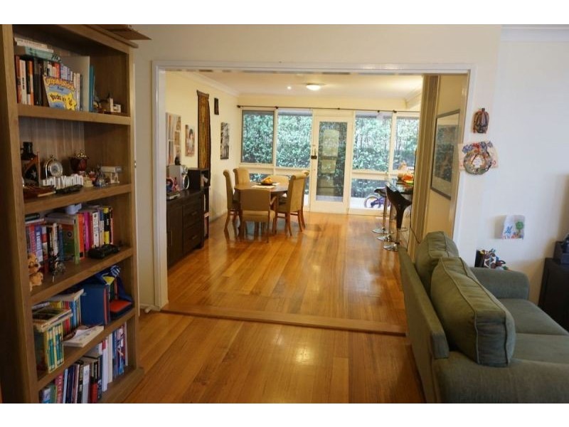 12 Carinza Ave, Altona Meadows VIC 3028