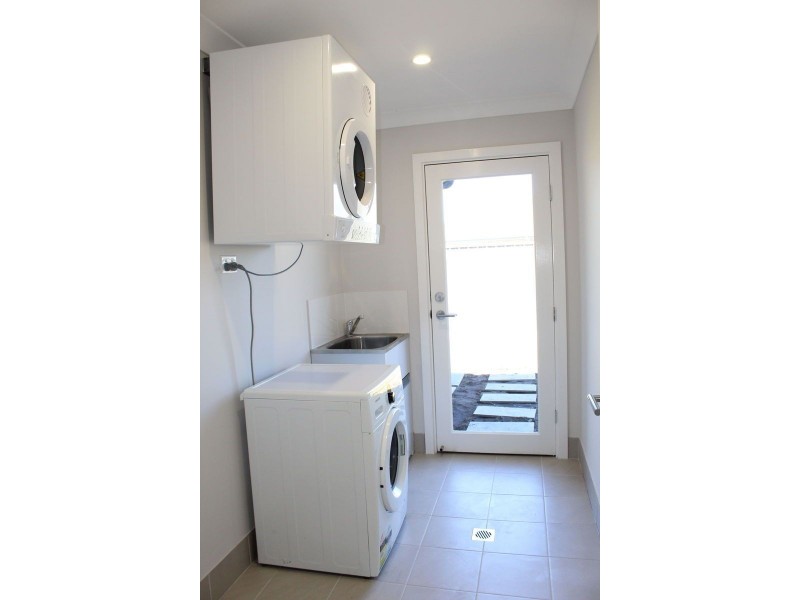 19 Apple St, Fern Bay NSW 2295