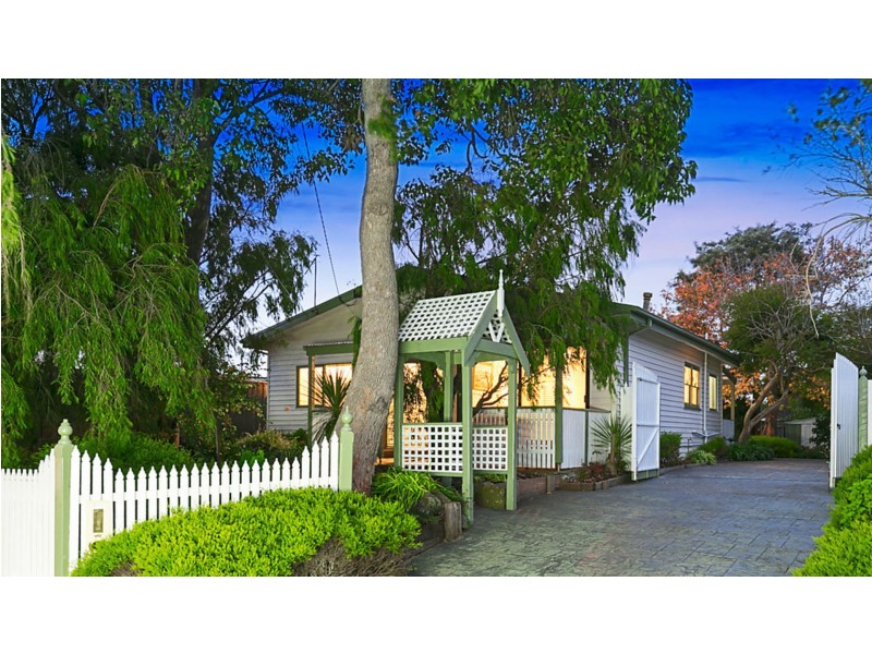 30 Larool Cres, Seaford VIC 3198