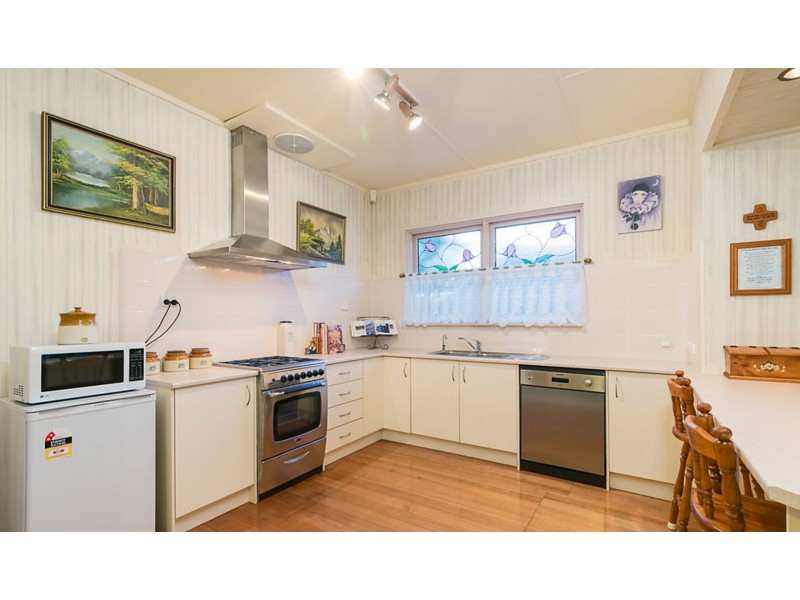 30 Larool Cres, Seaford VIC 3198