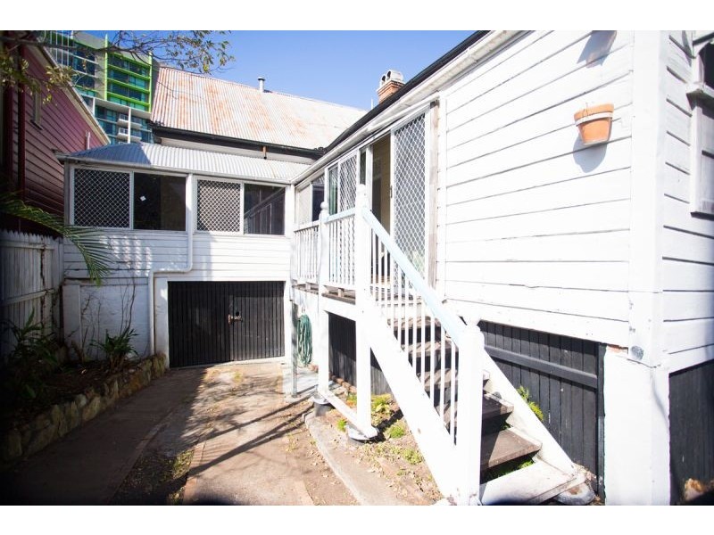 64 Berry St, Spring Hill QLD 4000
