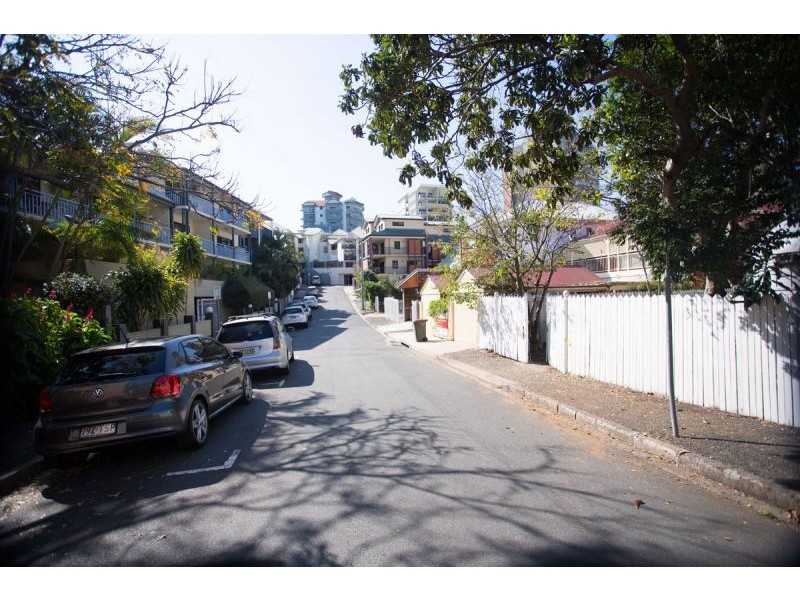 64 Berry St, Spring Hill QLD 4000