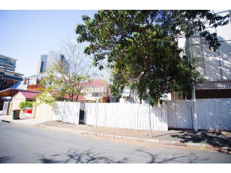 64 Berry St, Spring Hill QLD 4000