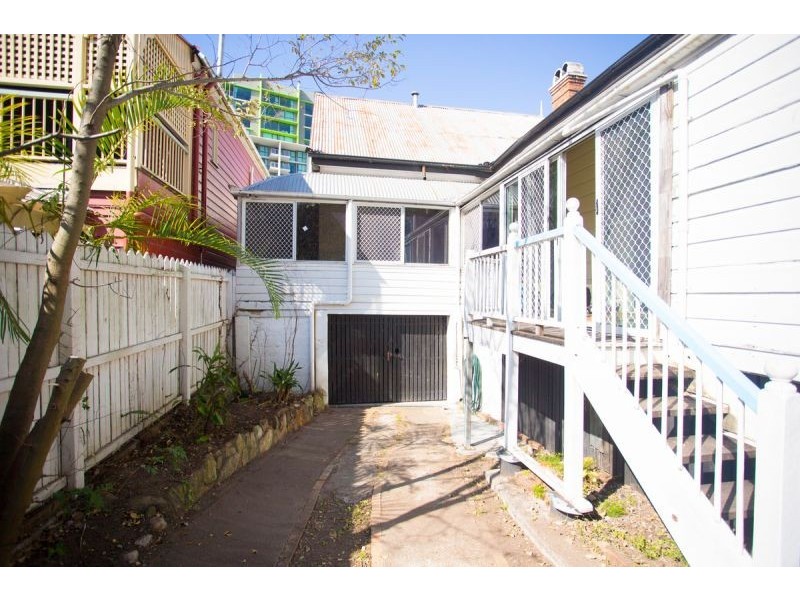 64 Berry St, Spring Hill QLD 4000
