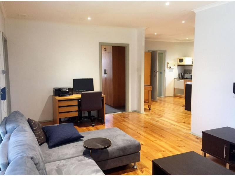 6 Warrina St, Chadstone VIC 3148