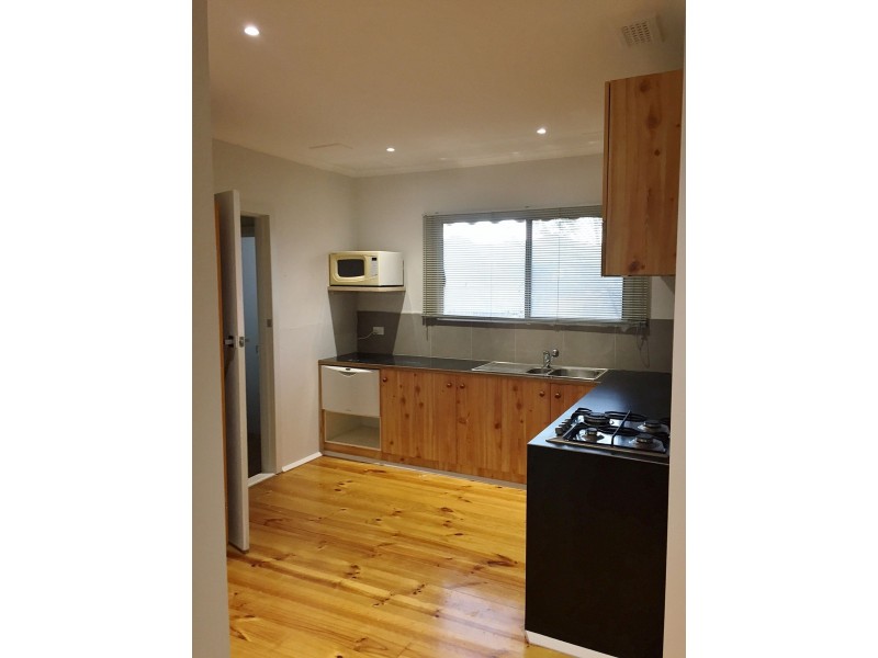 6 Warrina St, Chadstone VIC 3148