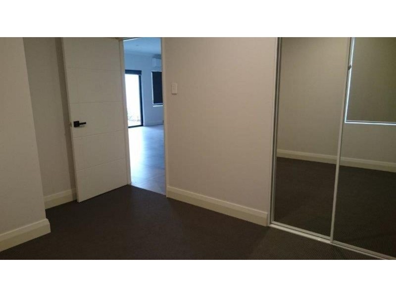 6 Nutley St, Westminster WA 6061