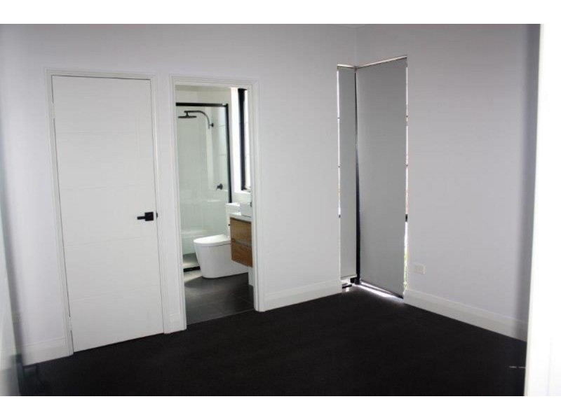 6 Nutley St, Westminster WA 6061