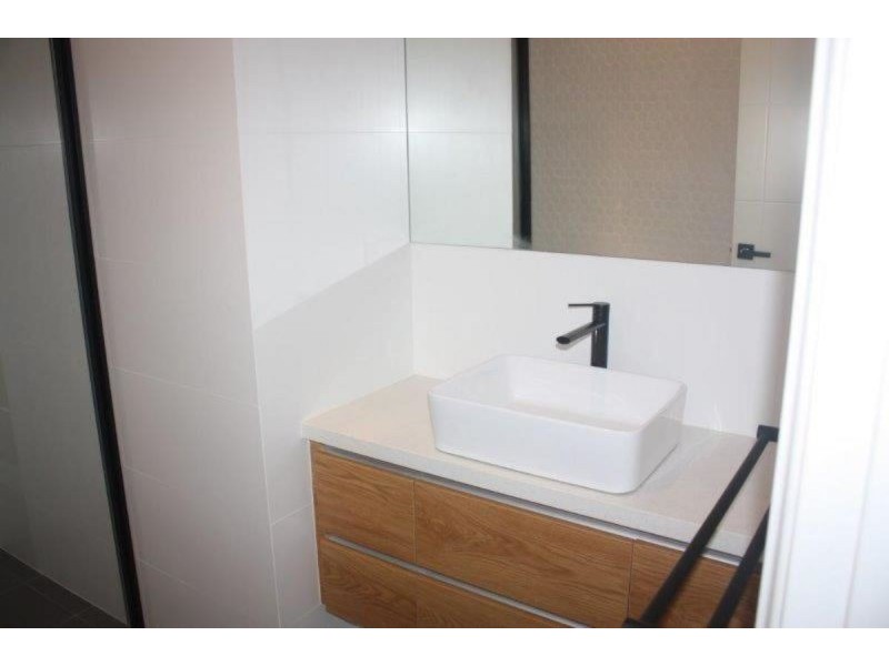 6 Nutley St, Westminster WA 6061