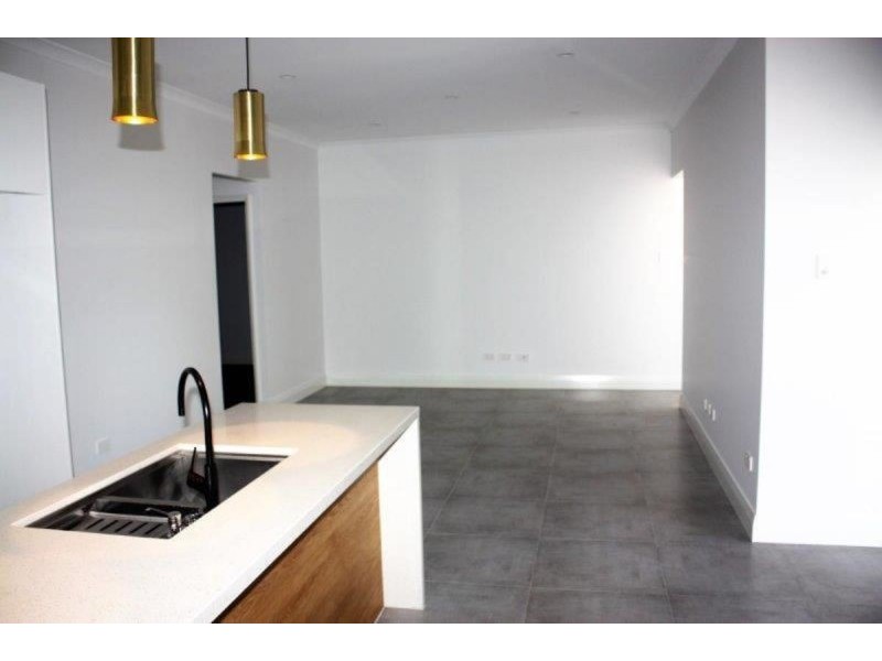 6 Nutley St, Westminster WA 6061