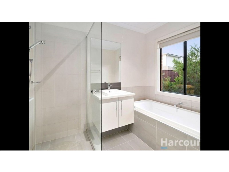 18 Shearwater Pl, Mernda VIC 3754