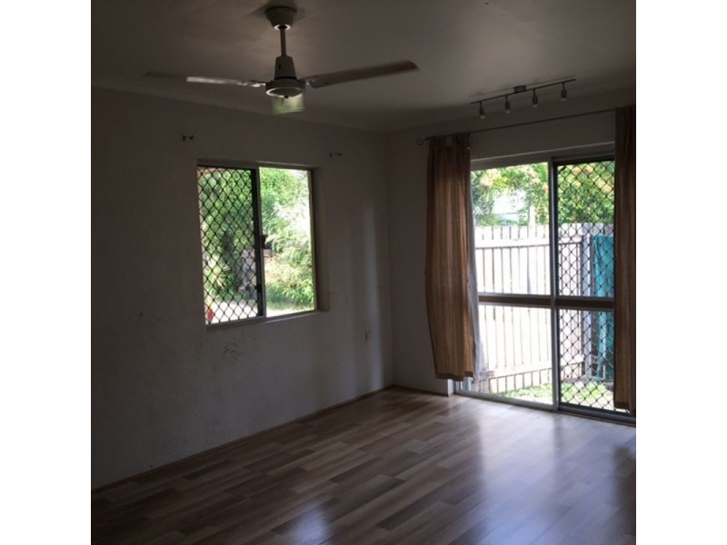 1/8 Boden St, Yorkeys Knob QLD 4878