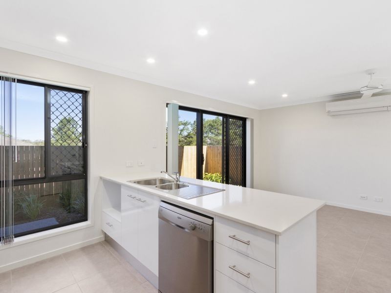 2/4 Angela Way, Pimpama QLD 4209