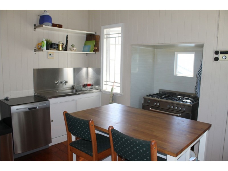 28 Nathan Tce, Yeerongpilly QLD 4105