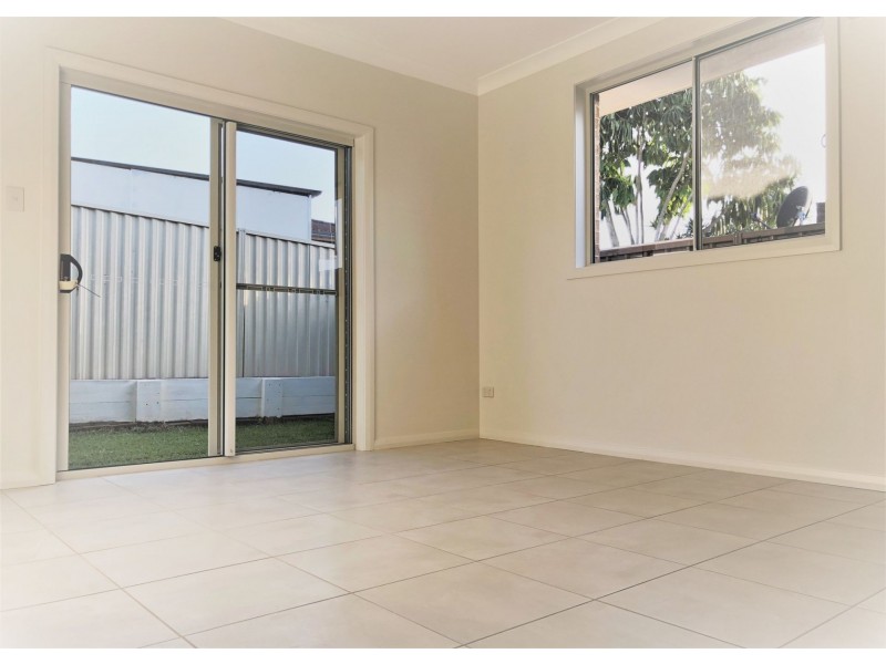 34 Owen Stanley Rd, Glenfield NSW 2167