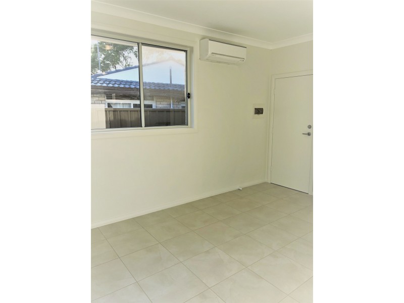 34 Owen Stanley Rd, Glenfield NSW 2167