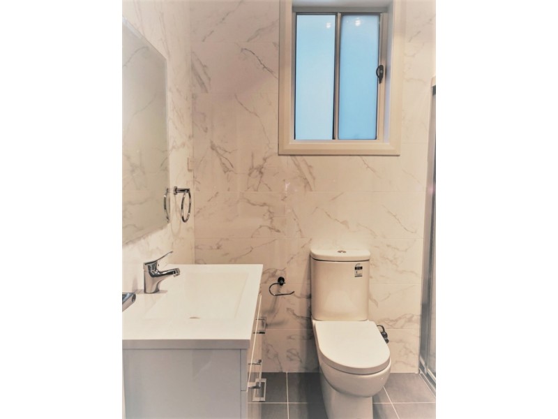 34 Owen Stanley Rd, Glenfield NSW 2167