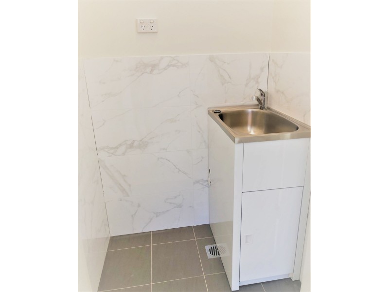 34 Owen Stanley Rd, Glenfield NSW 2167